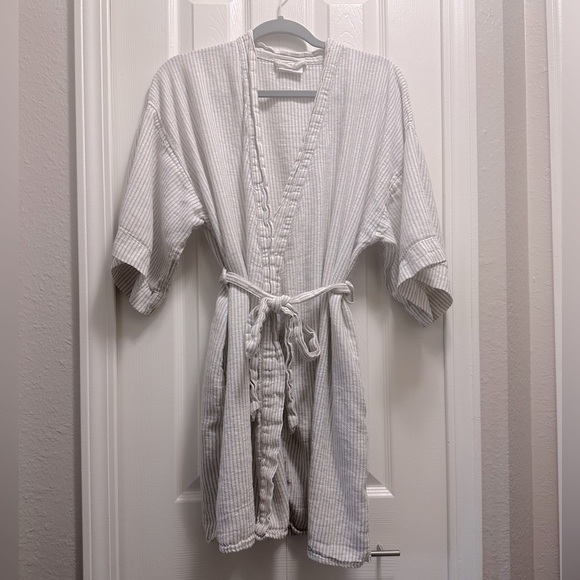 Hearth & Hand by Magnolia Linen Robe Size M/L - Picture 2 of 5